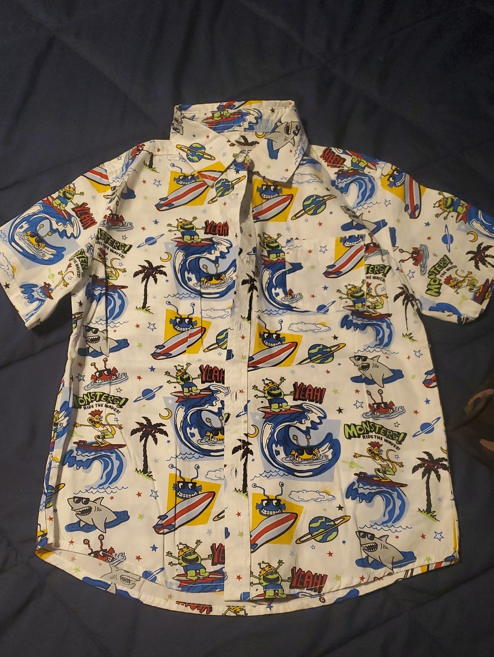 Kids' White Short Sleeve Button-Down Shirt with Surf Cartoon Print